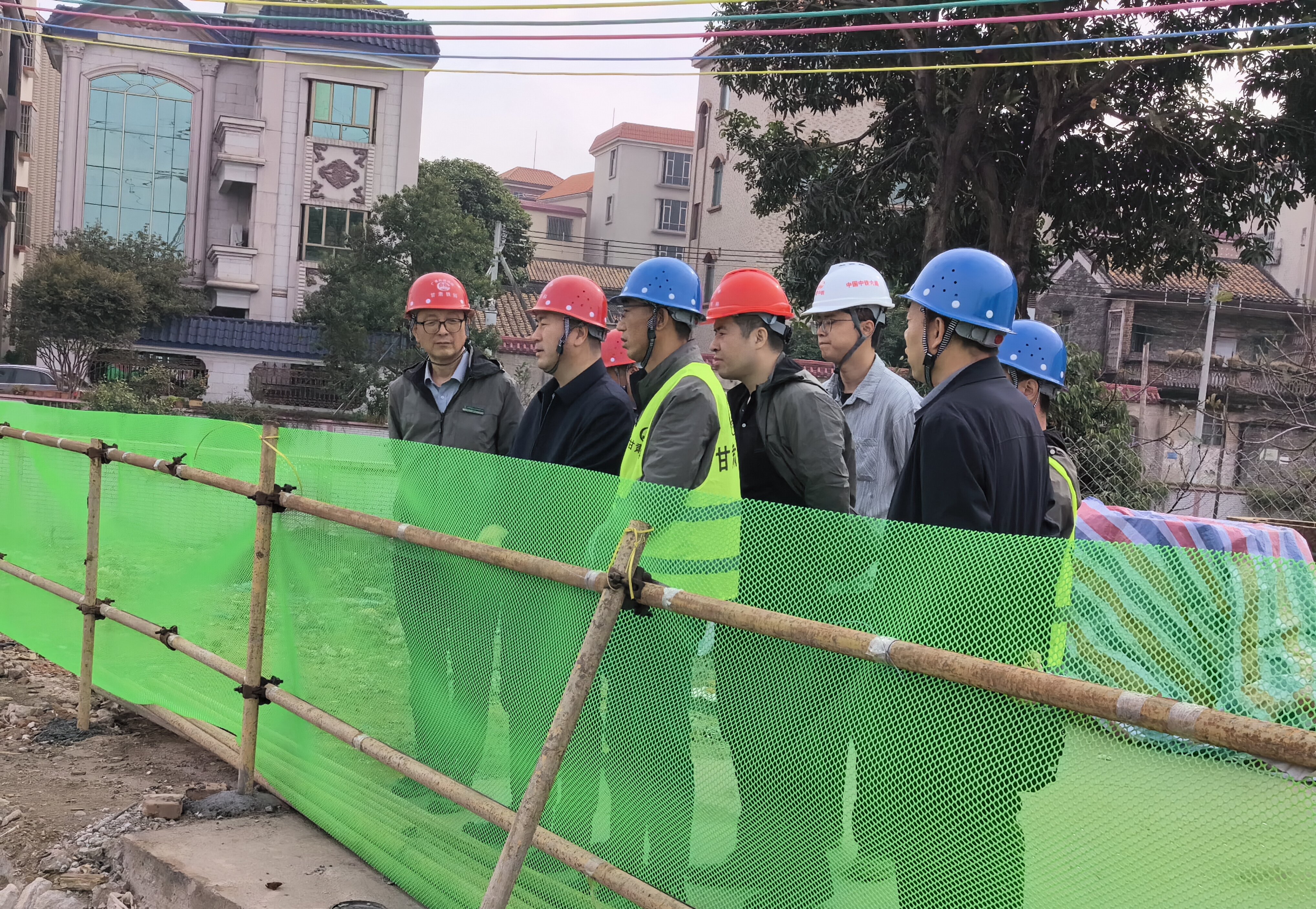 檢查項目現(xiàn)場施工情況.jpg 檢查項目現(xiàn)場施工情況.jpg